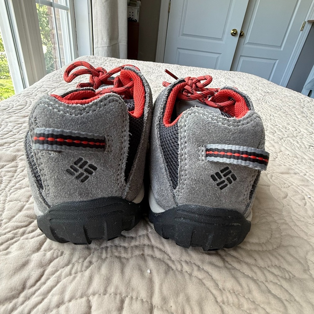 Columbia Redmond Waterproof Hiking Shoe Grey Black Red Youth Size 5 BY2857 - Picture 4 of 6